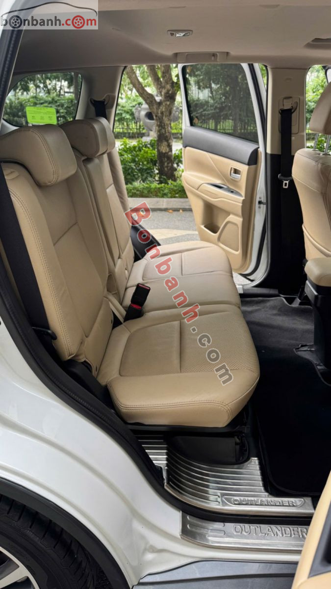 Bán ô tô Mitsubishi Outlander 2.0 CVT Premium - 2018 - xe cũ