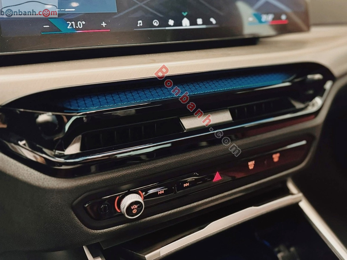 Bán ô tô BMW 3 Series 320i Sport Line - 2025 - xe mới