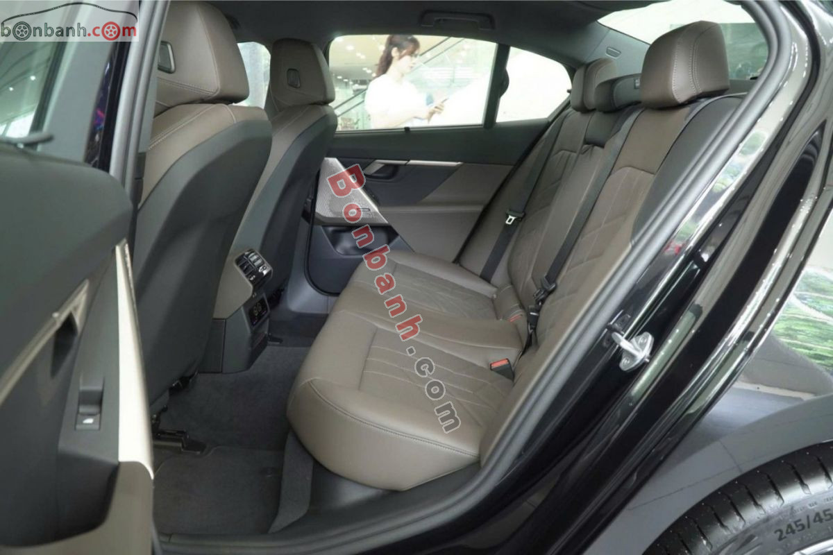 Bán ô tô BMW 5 Series 520i Premium - 2026 - xe mới